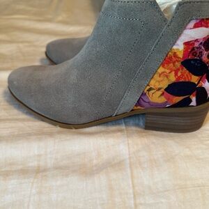 Inkkas Gray Ankle Boots Minimalist Design